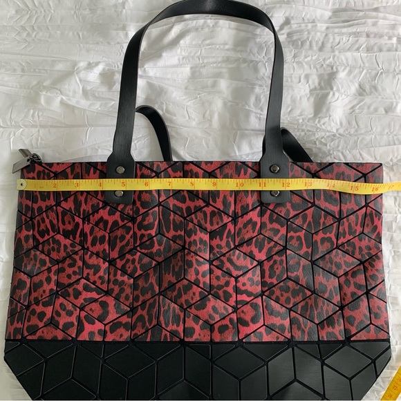 PATRIZIA LUCA Tote Bag Two-Tone Cheetah Red Matte Black Slanted Square Geometric - Picture 13 of 16